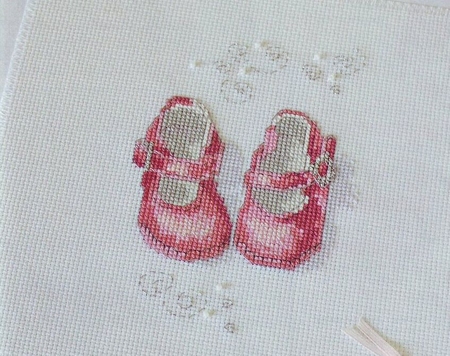 Родилась племянница, хочу в подарок вышить метрику.  Помогите пожалуйста, у кого есть этот номер ВК.